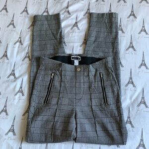 BLACK AND WHITE PLAID TIGHT CAPRIS